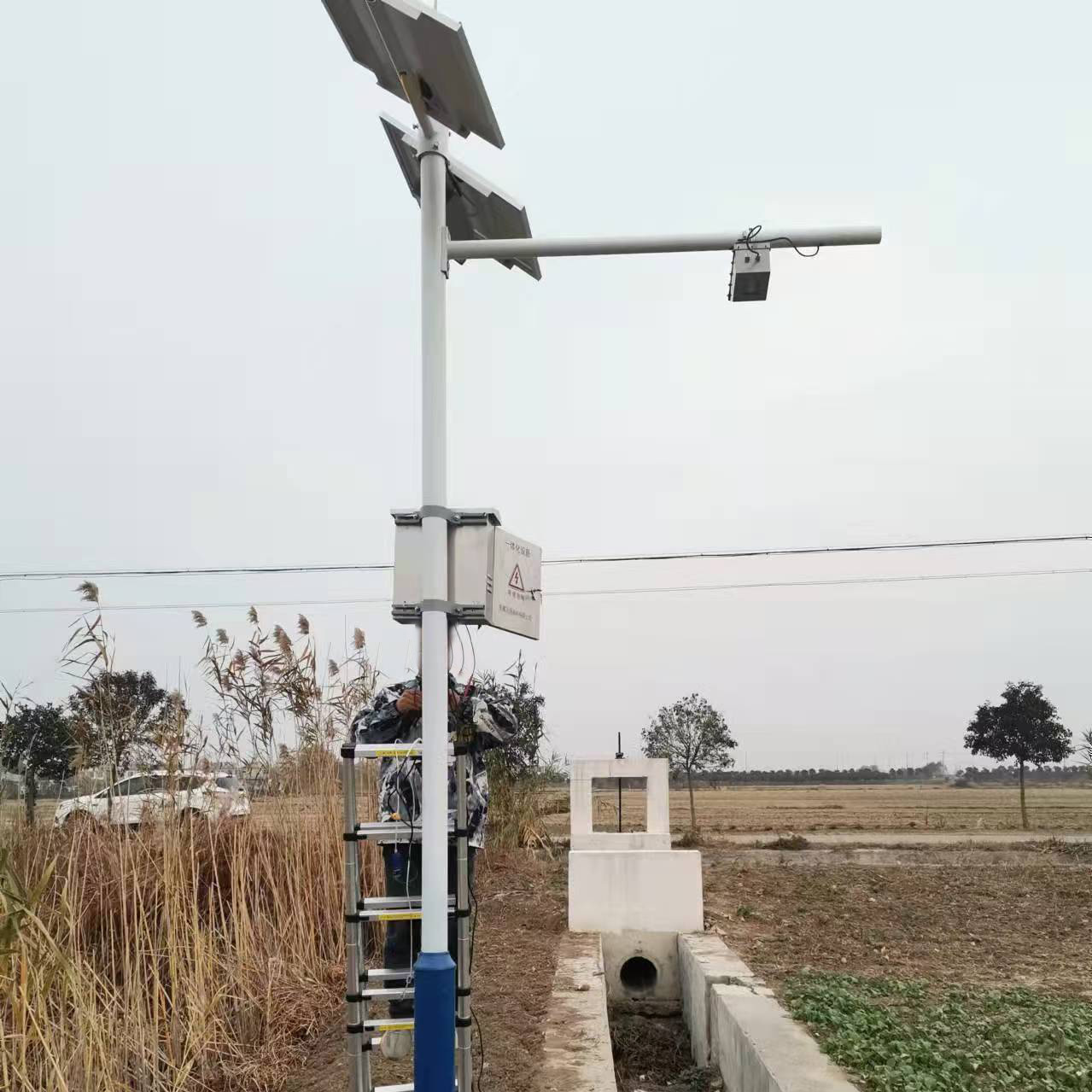 呼和浩特托克托西大圐圙村雷達(dá)流速流量?jī)x工程現(xiàn)場(chǎng)
